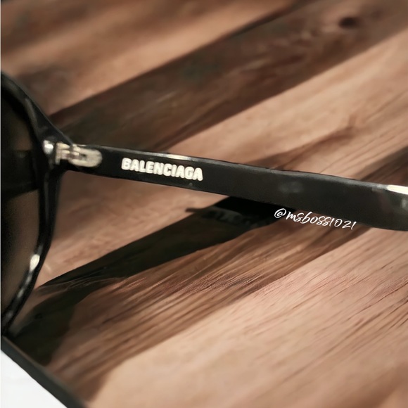 Balenciaga Black W/White/Gray Sunglasses BRAND NEW NEVER WORN - Picture 3 of 4
